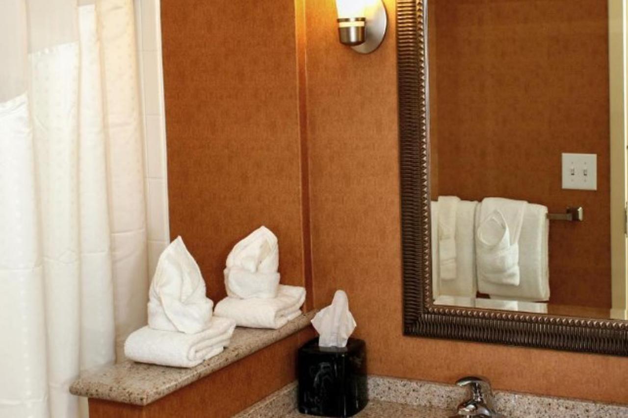 Doubletree By Hilton Front Royal Blue Ridge Shadows Hotel Bagian luar foto