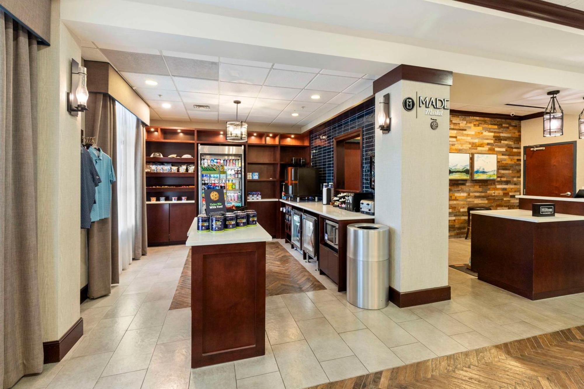 Doubletree By Hilton Front Royal Blue Ridge Shadows Hotel Bagian luar foto