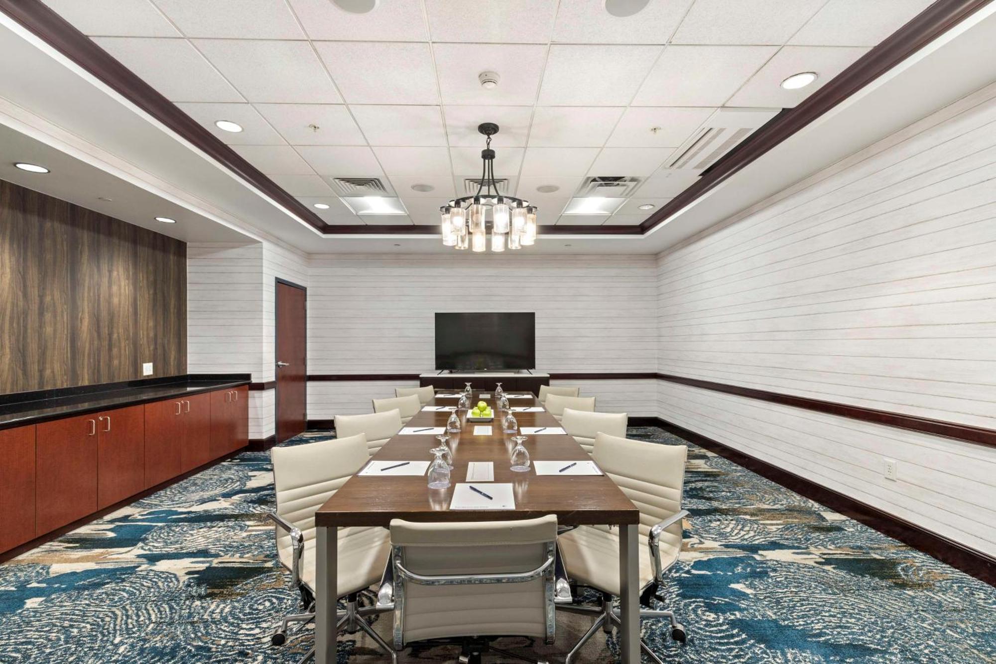 Doubletree By Hilton Front Royal Blue Ridge Shadows Hotel Bagian luar foto