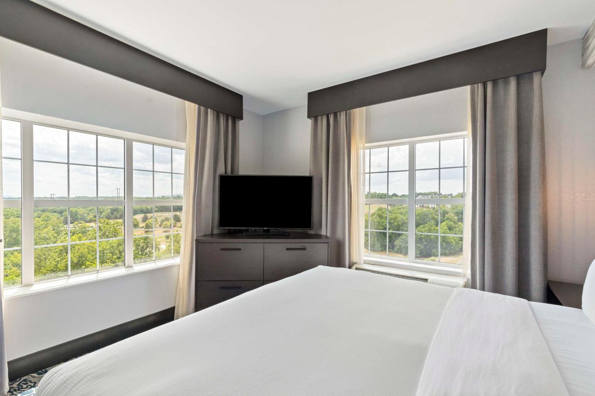 Doubletree By Hilton Front Royal Blue Ridge Shadows Hotel Bagian luar foto