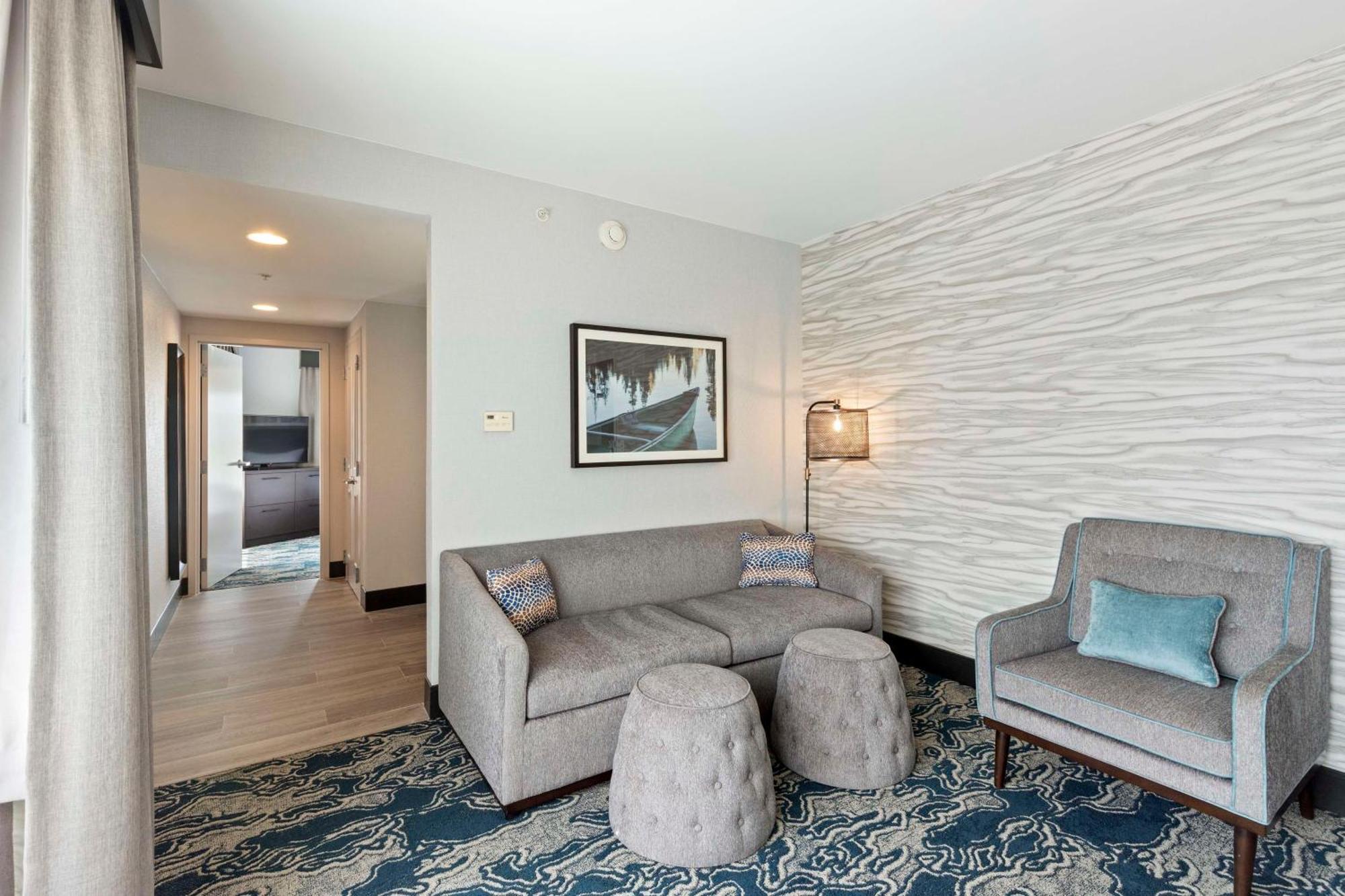 Doubletree By Hilton Front Royal Blue Ridge Shadows Hotel Bagian luar foto