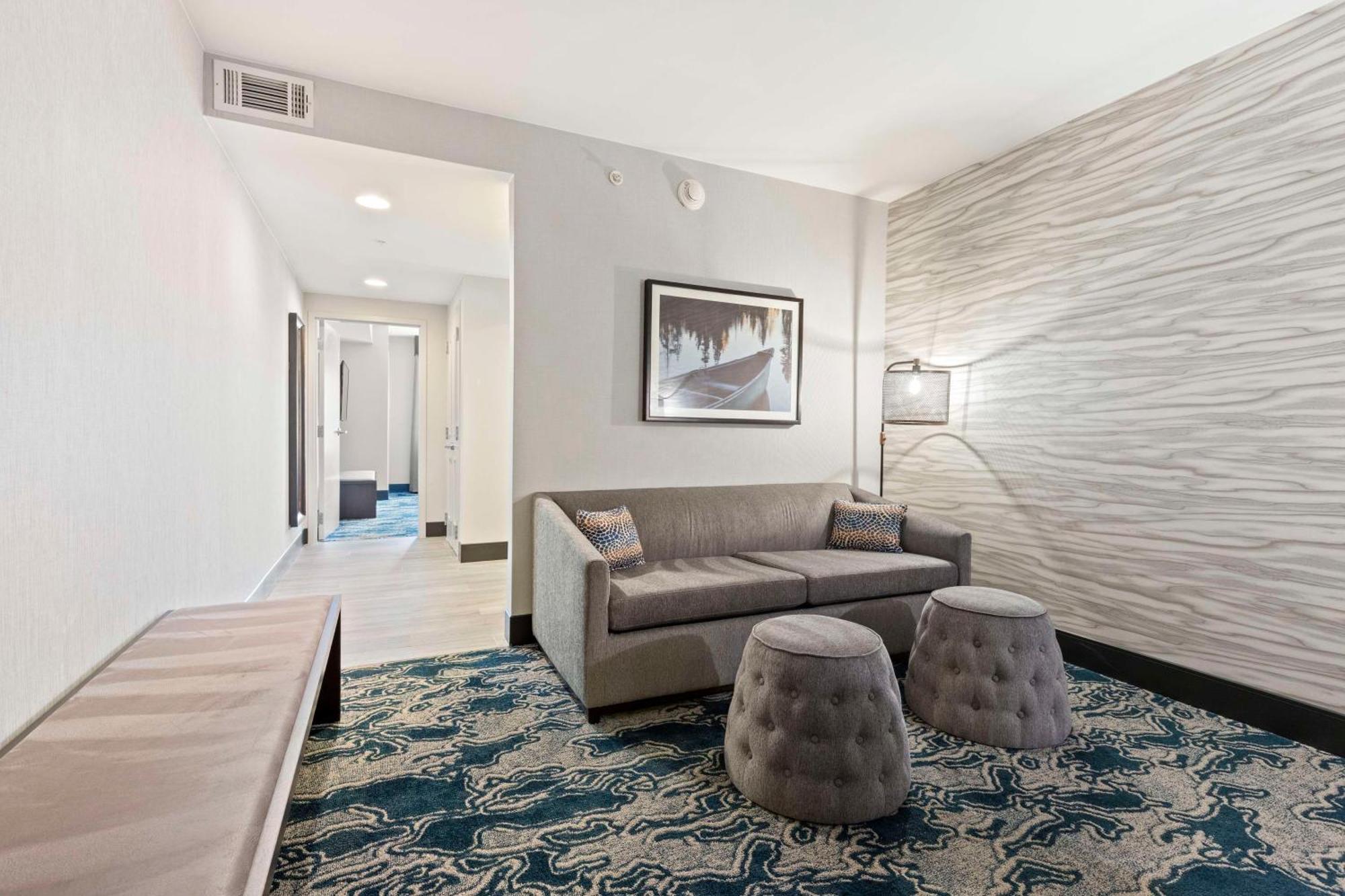 Doubletree By Hilton Front Royal Blue Ridge Shadows Hotel Bagian luar foto