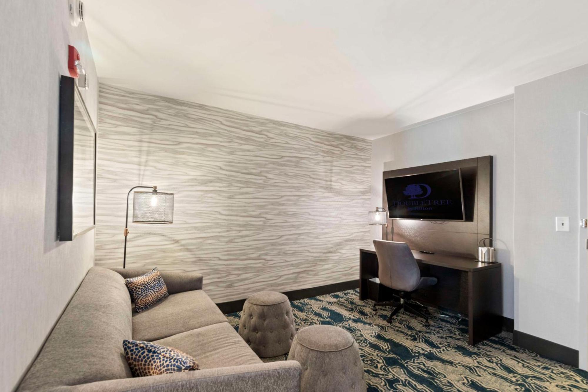 Doubletree By Hilton Front Royal Blue Ridge Shadows Hotel Bagian luar foto