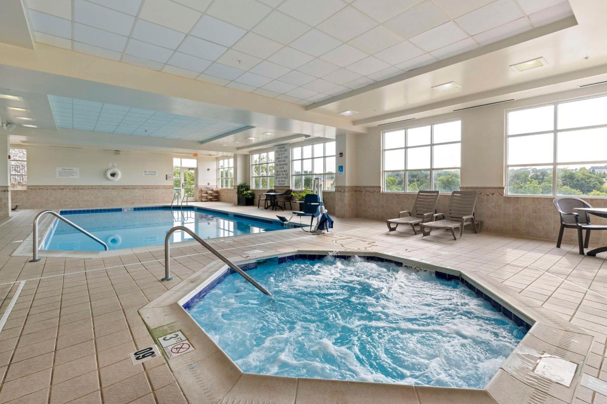 Doubletree By Hilton Front Royal Blue Ridge Shadows Hotel Bagian luar foto