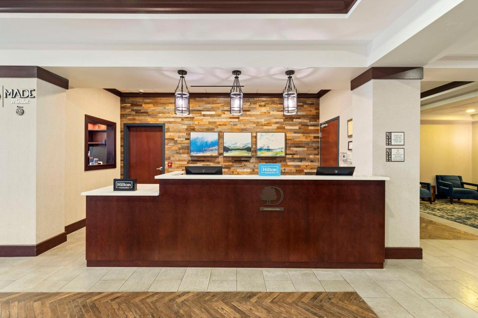 Doubletree By Hilton Front Royal Blue Ridge Shadows Hotel Bagian luar foto