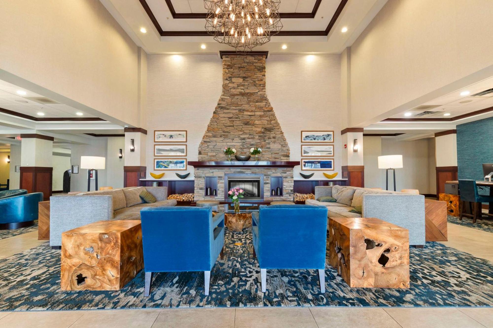Doubletree By Hilton Front Royal Blue Ridge Shadows Hotel Bagian luar foto