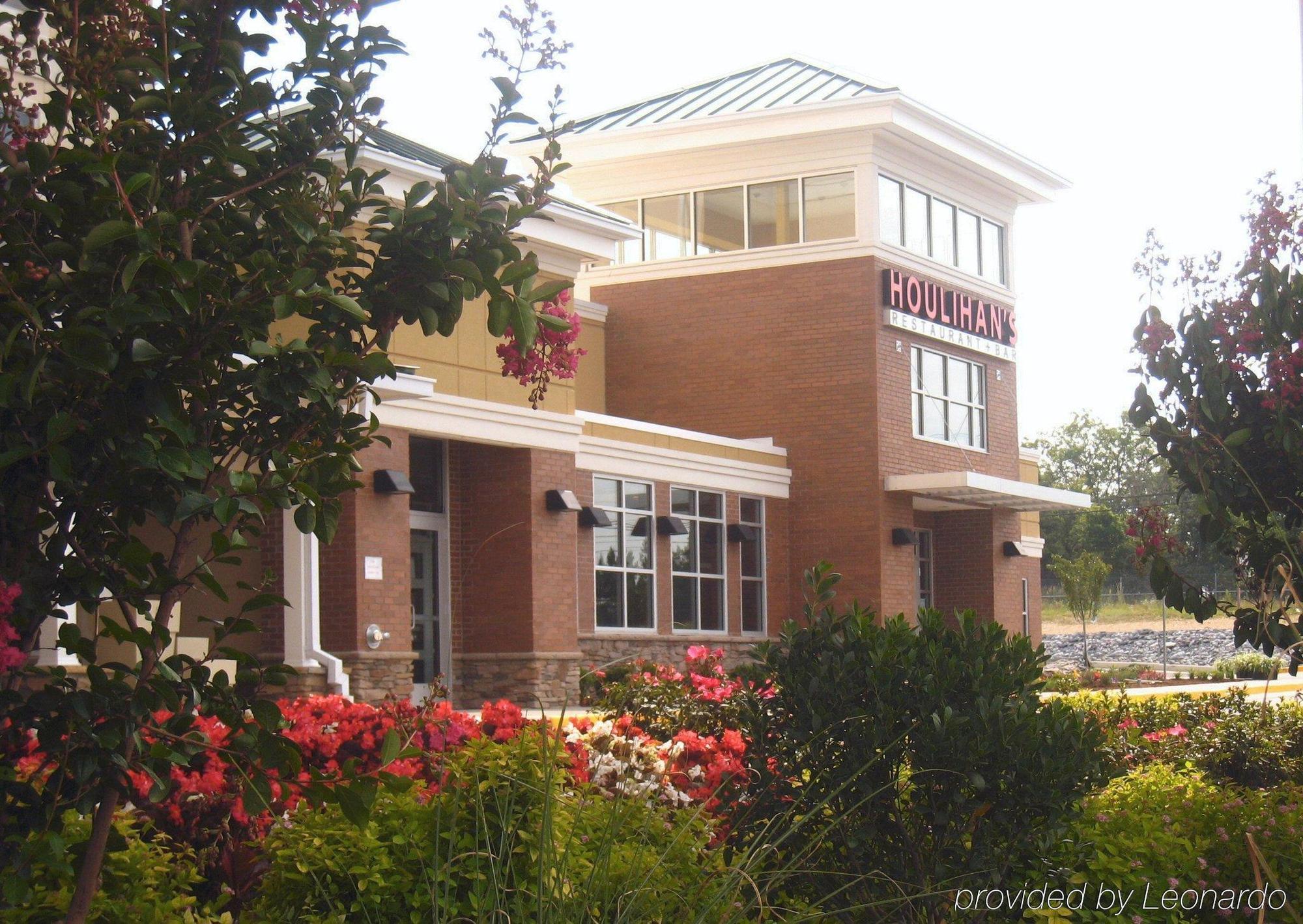 Doubletree By Hilton Front Royal Blue Ridge Shadows Hotel Bagian luar foto
