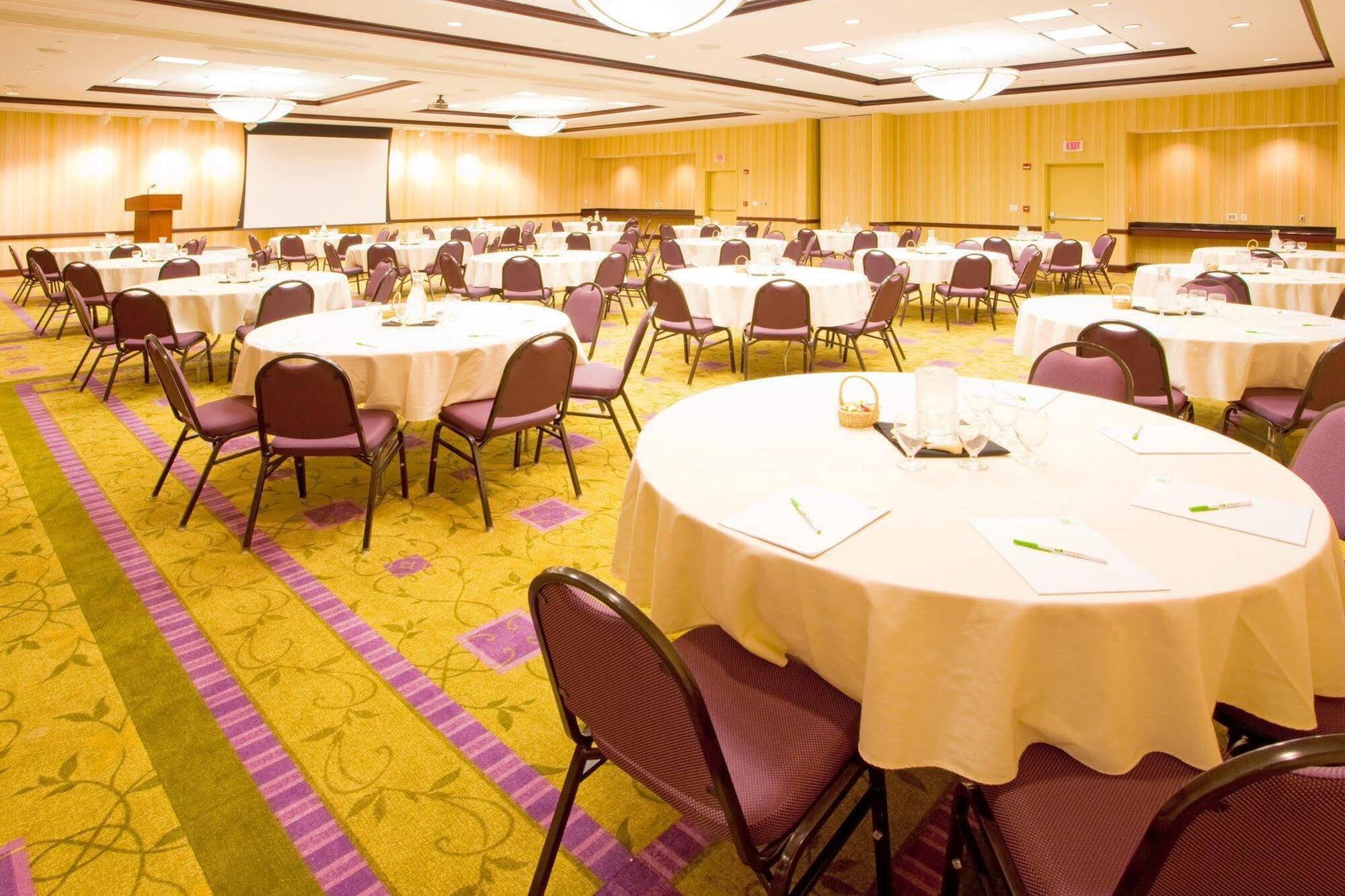 Doubletree By Hilton Front Royal Blue Ridge Shadows Hotel Bagian luar foto
